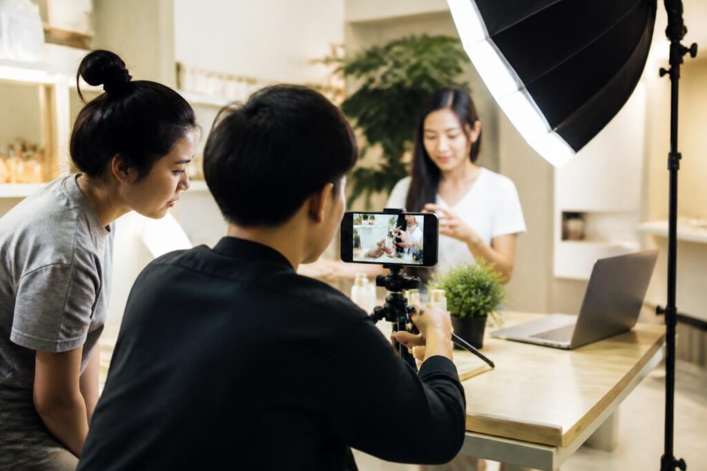 Facebook Advertising with Short Videos: Building Messages That Make Viewers Stop